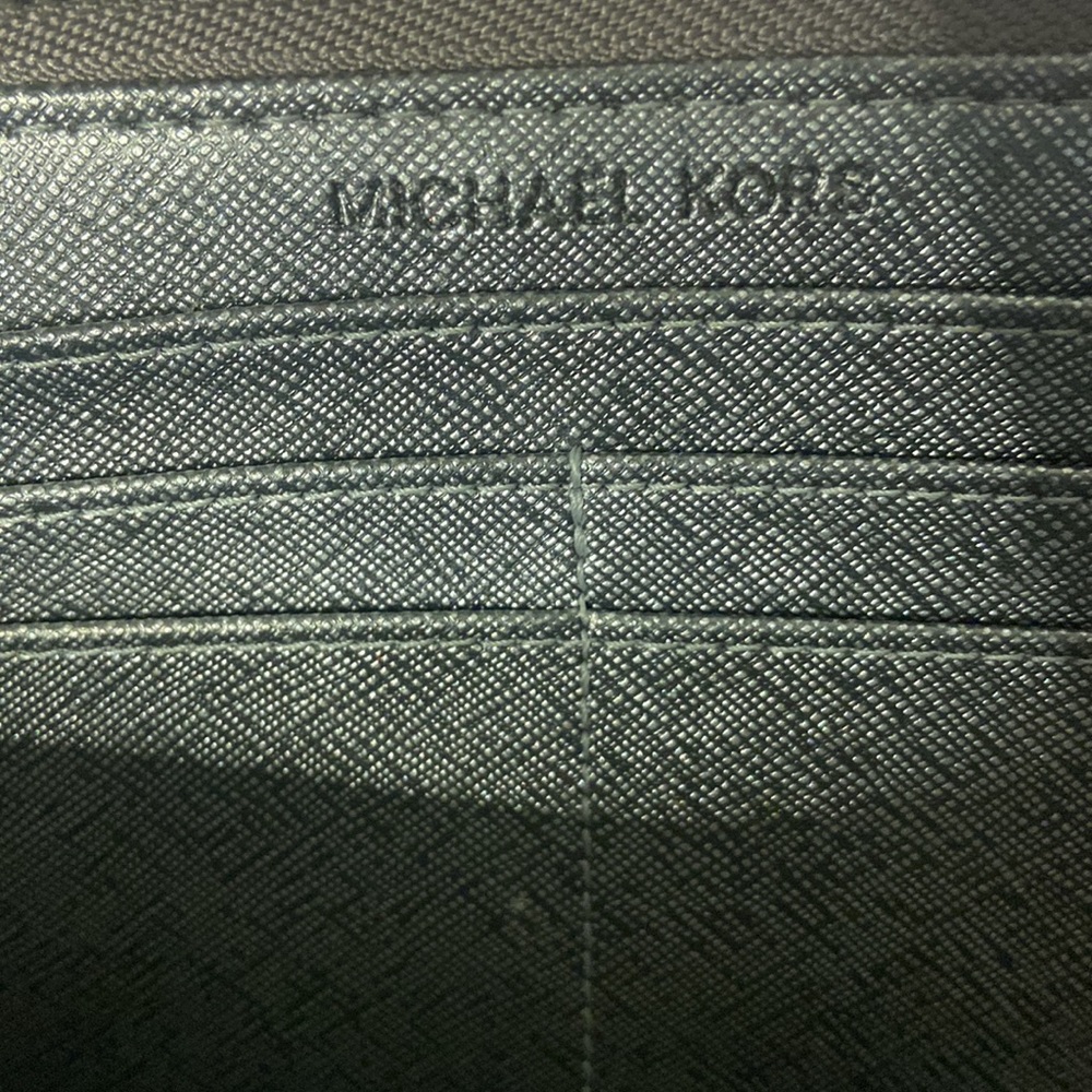 Rare Michael Kors Jet Set clutch. Grey - Picture 8 of 11